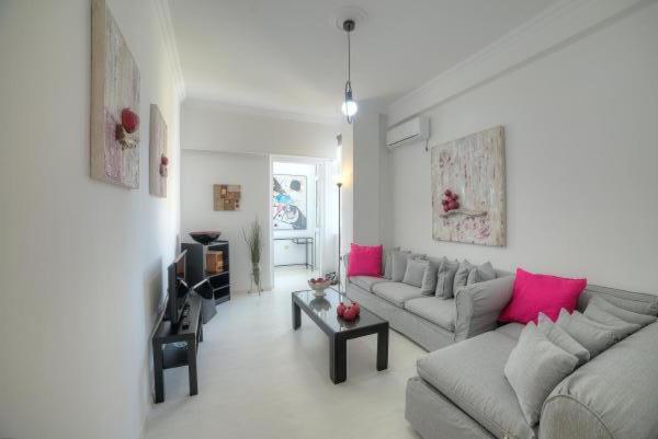 Cosy Apartment In Glyfada Center アテネ エクステリア 写真